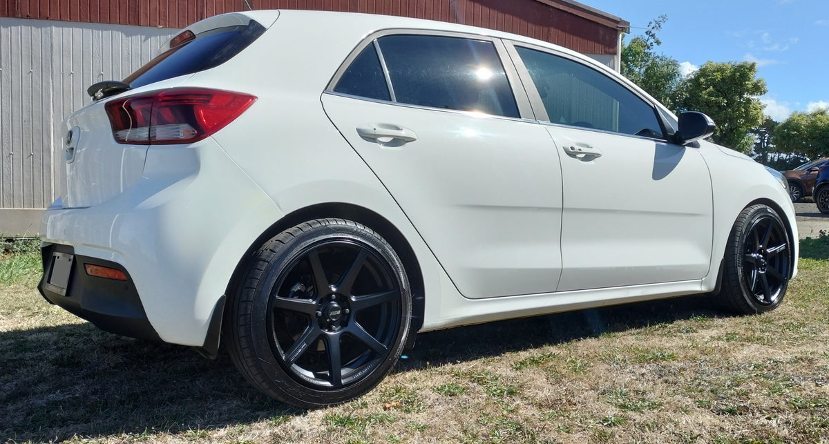 Kia Rio (2017) on BGW JD-7