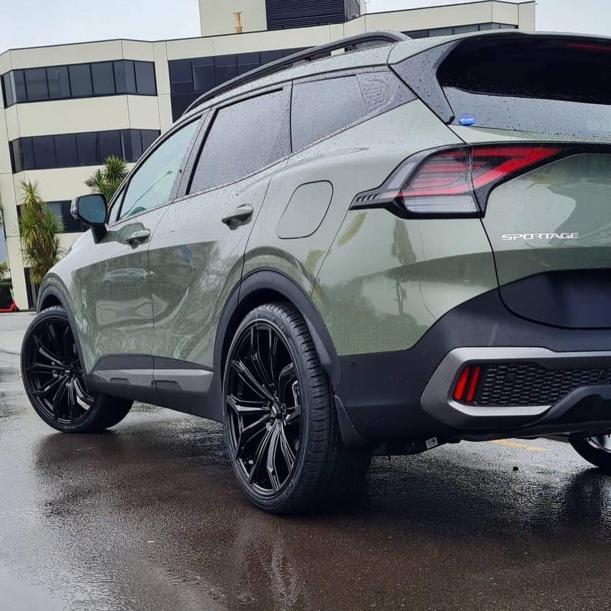 Kia Sportage (2022) on Black Widow