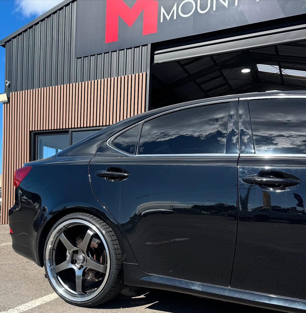 Lexus IS350 (2009) on BGW Laguna