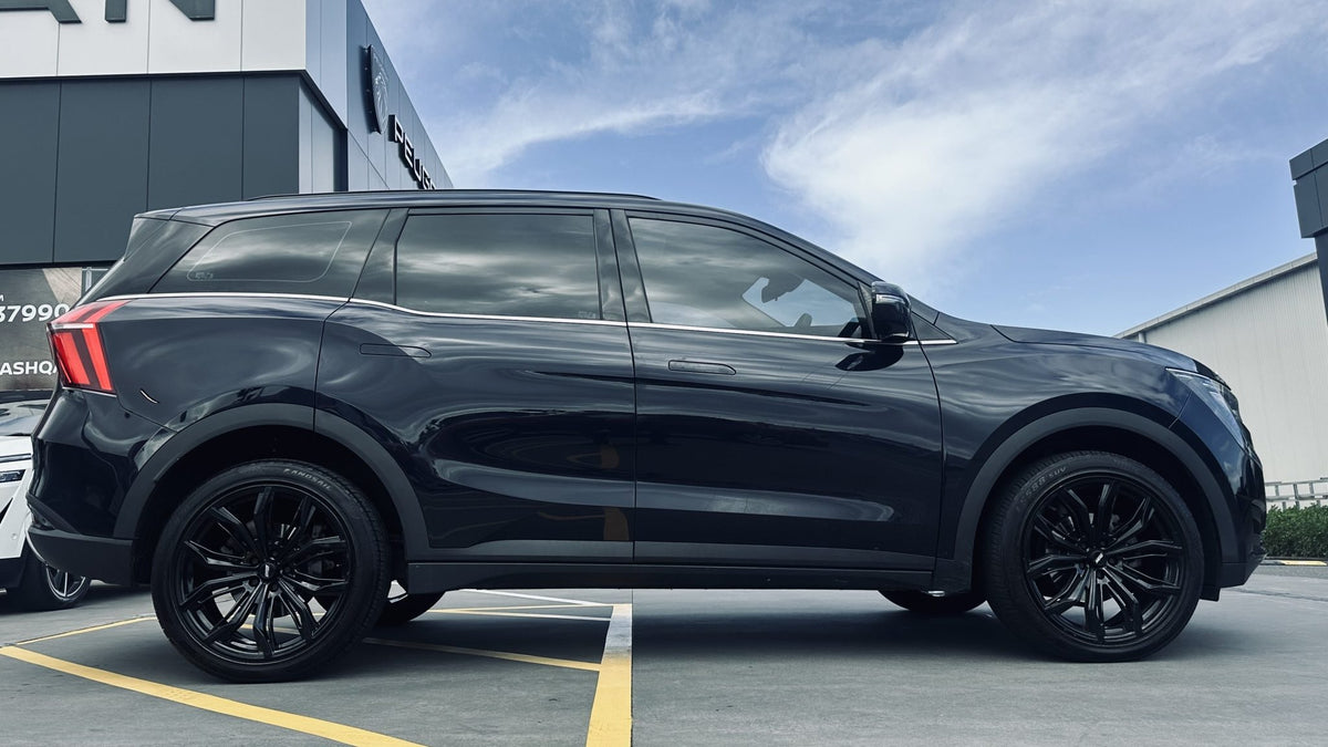 Mahindra XUV700 (2023) on BGW Black Widow