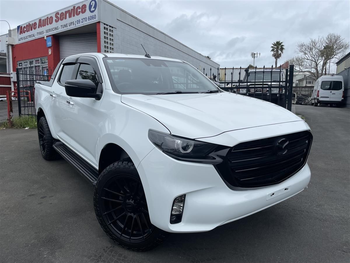 Mazda BT50 (2021) on BGW Shadow