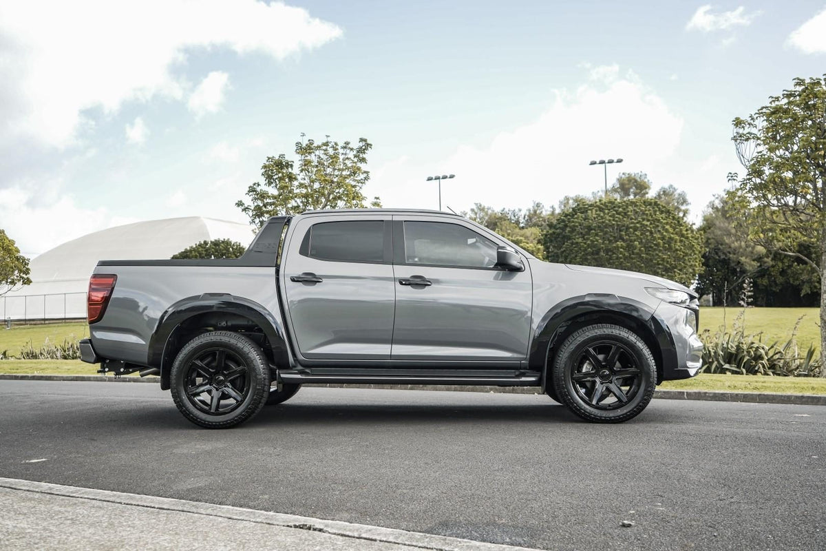 Mazda BT50 (2023) on BGW Legend