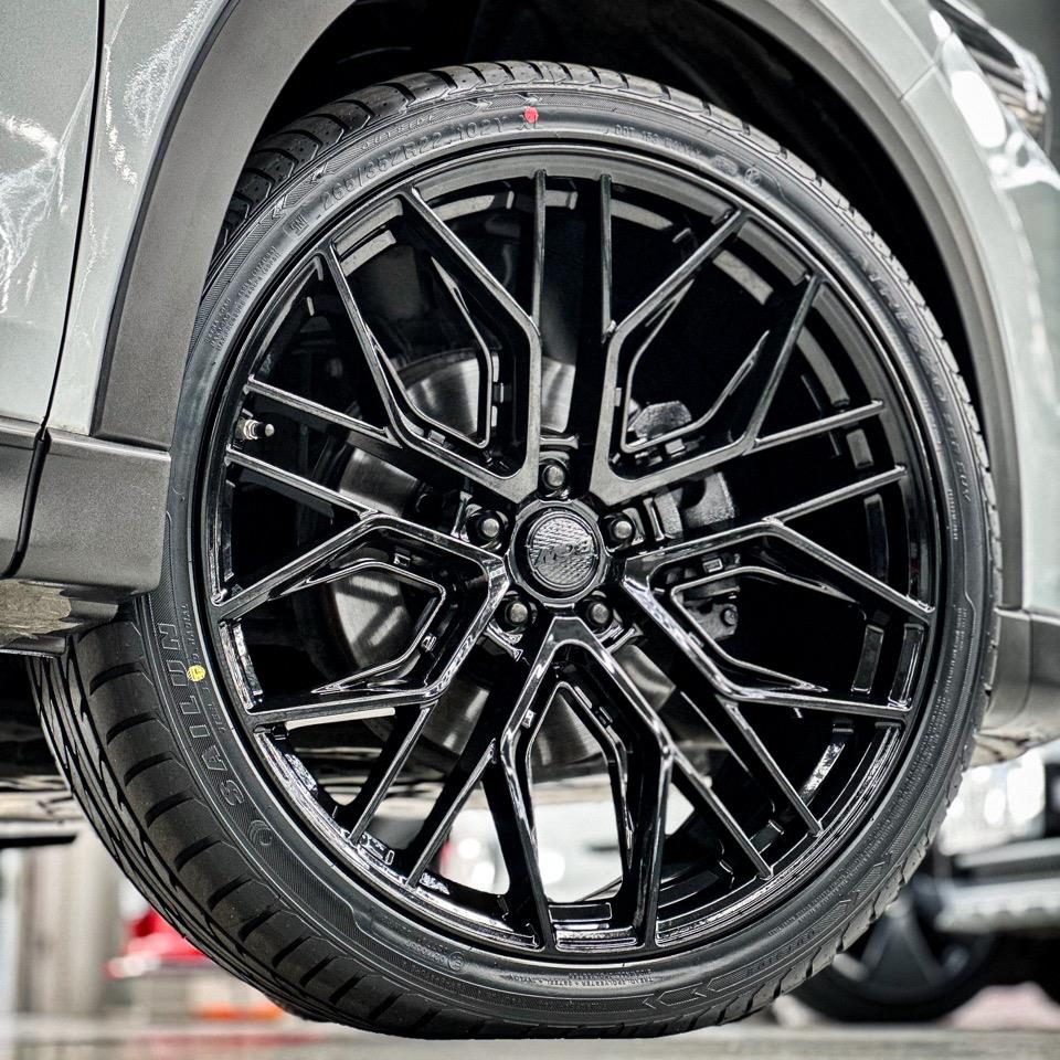 Mazda CX-8 (2019) on BGW Modena