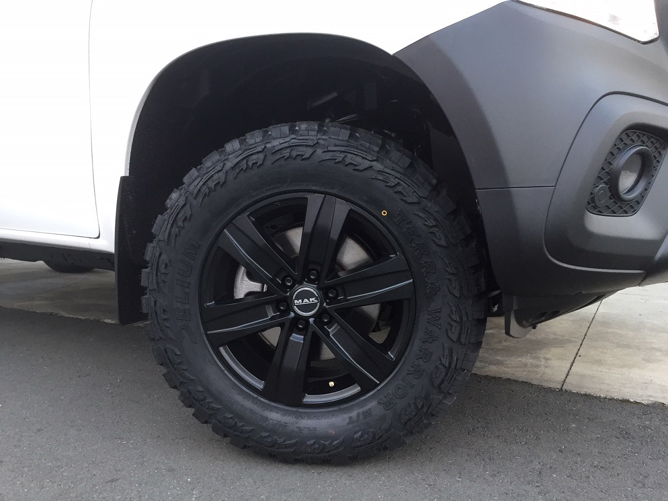 Mercedes X Class on MAK Stone6