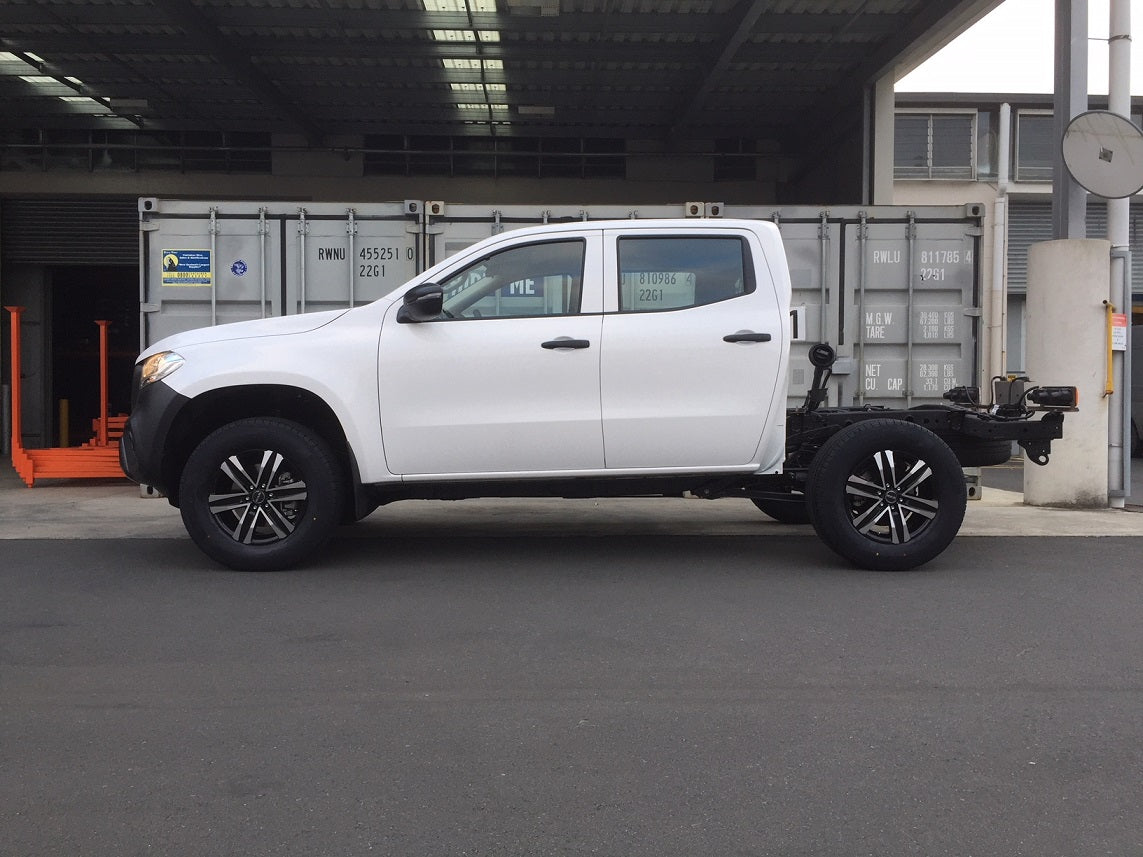 Mercedes X Class on MAK Stone6