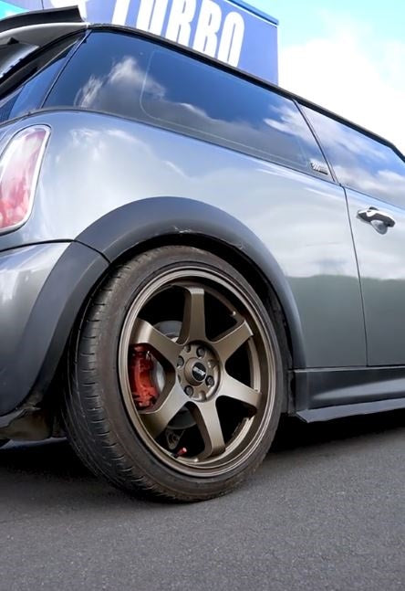 Mini Cooper (2006) on BGW JD-R