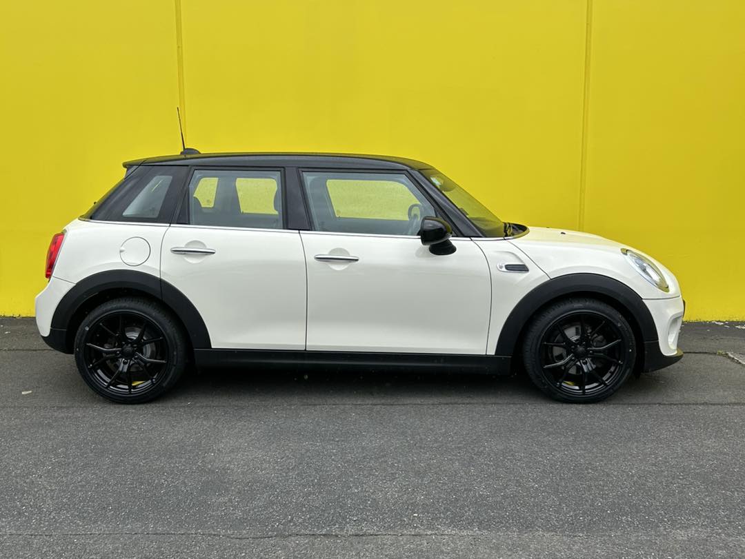 Mini Cooper (2015) on BGW Compton