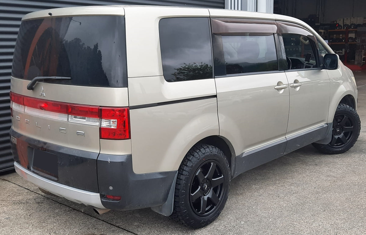 Mitsubishi Delica (2008) on BGW Beast