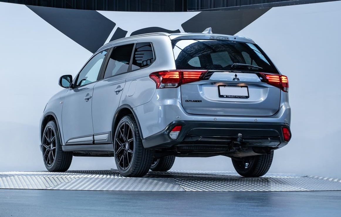 Mitsubishi Outlander (2017) on BGW Compton