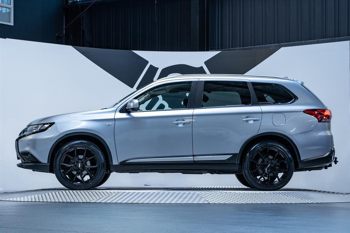 Mitsubishi Outlander (2017) on BGW Compton