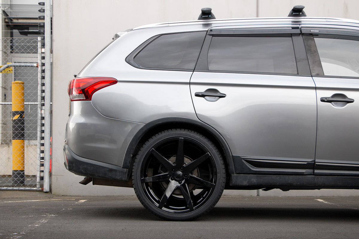 Mitsubishi Outlander (2017) on BGW Mansell