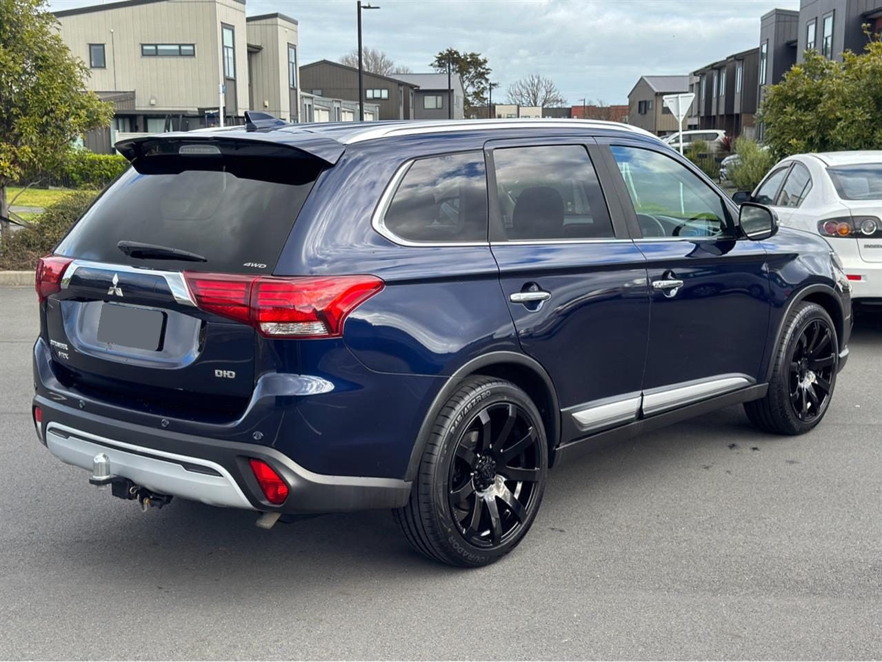 Mitsubishi Outlander (2021) on Covert RV3