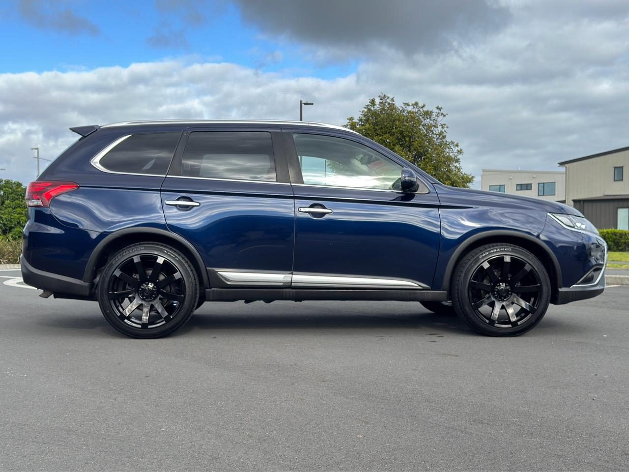 Mitsubishi Outlander (2021) on Covert RV3