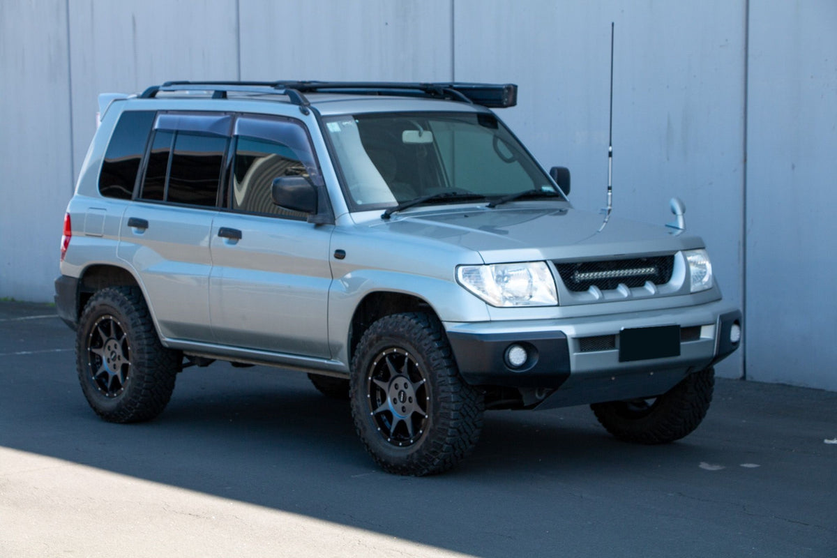 Mitsubishi Pajero (2000) on ROH Trophy