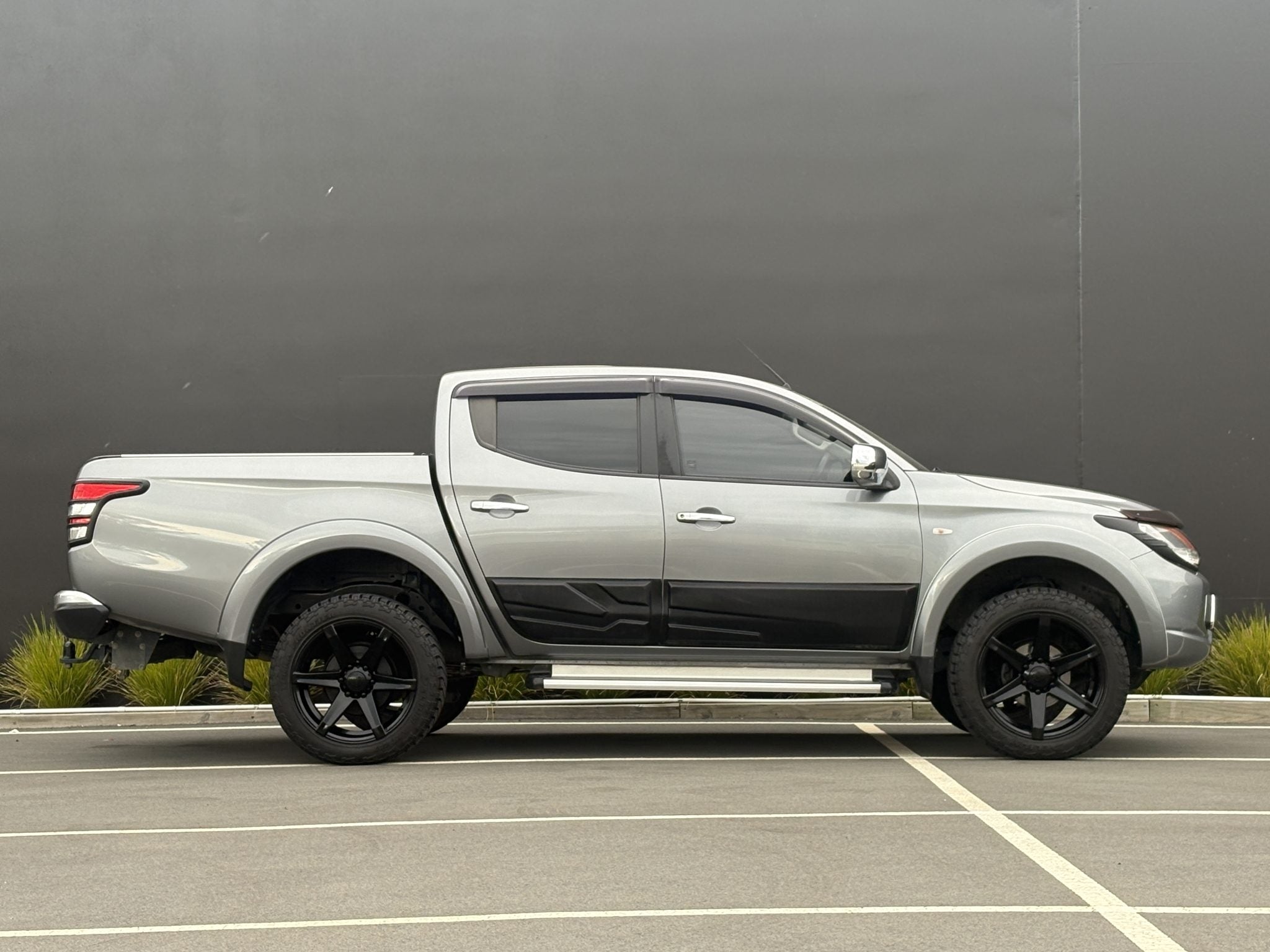 Mitsubishi Triton (2018) on Covert RV2