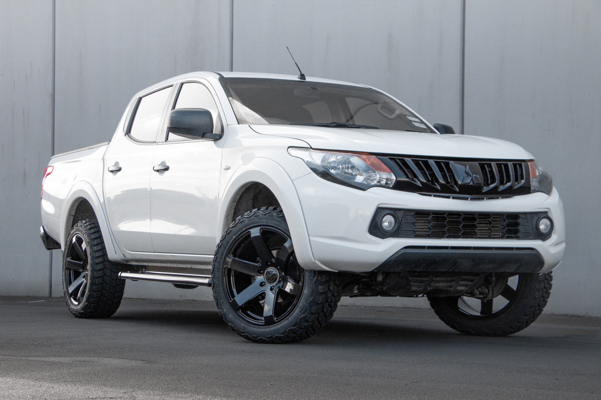 Mitsubishi Triton (2019) on Covert RV6