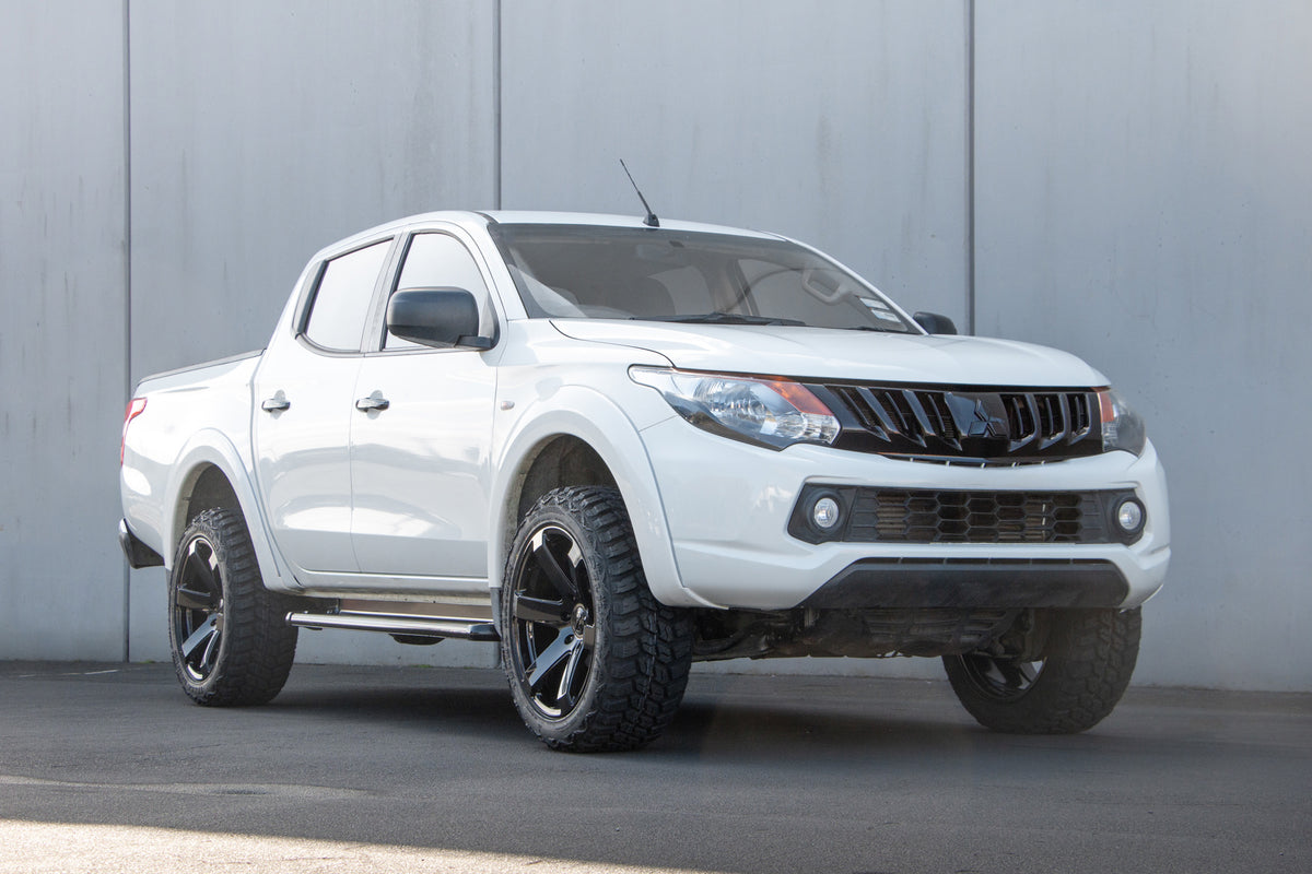 Mitsubishi Triton (2019) on Covert RV6