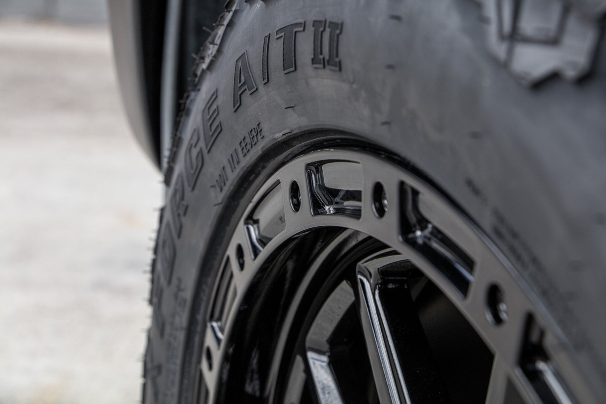 Mitsubishi Triton (2019) on Double Five DB-2