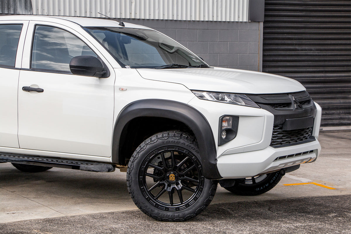 Mitsubishi Triton (2019) on Double Five DB-2