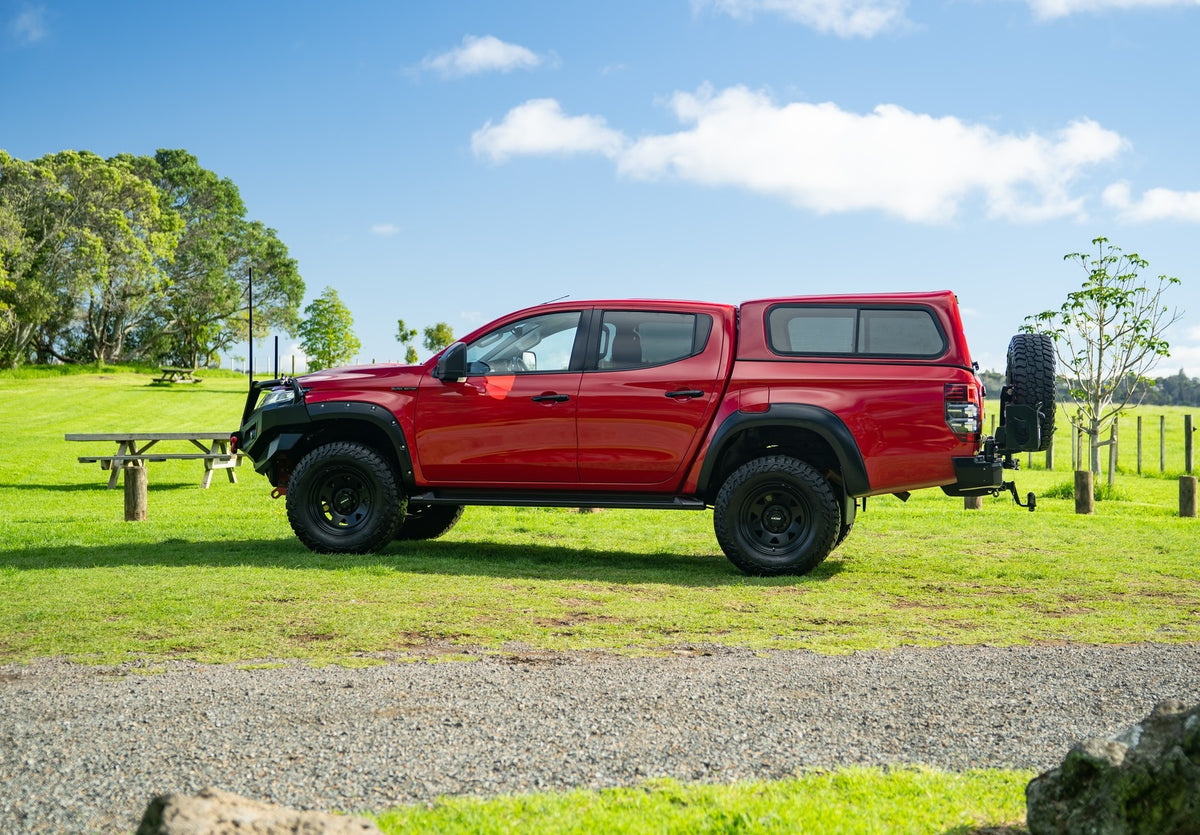 Mitsubishi Triton (2021) on ROH Blak Trak