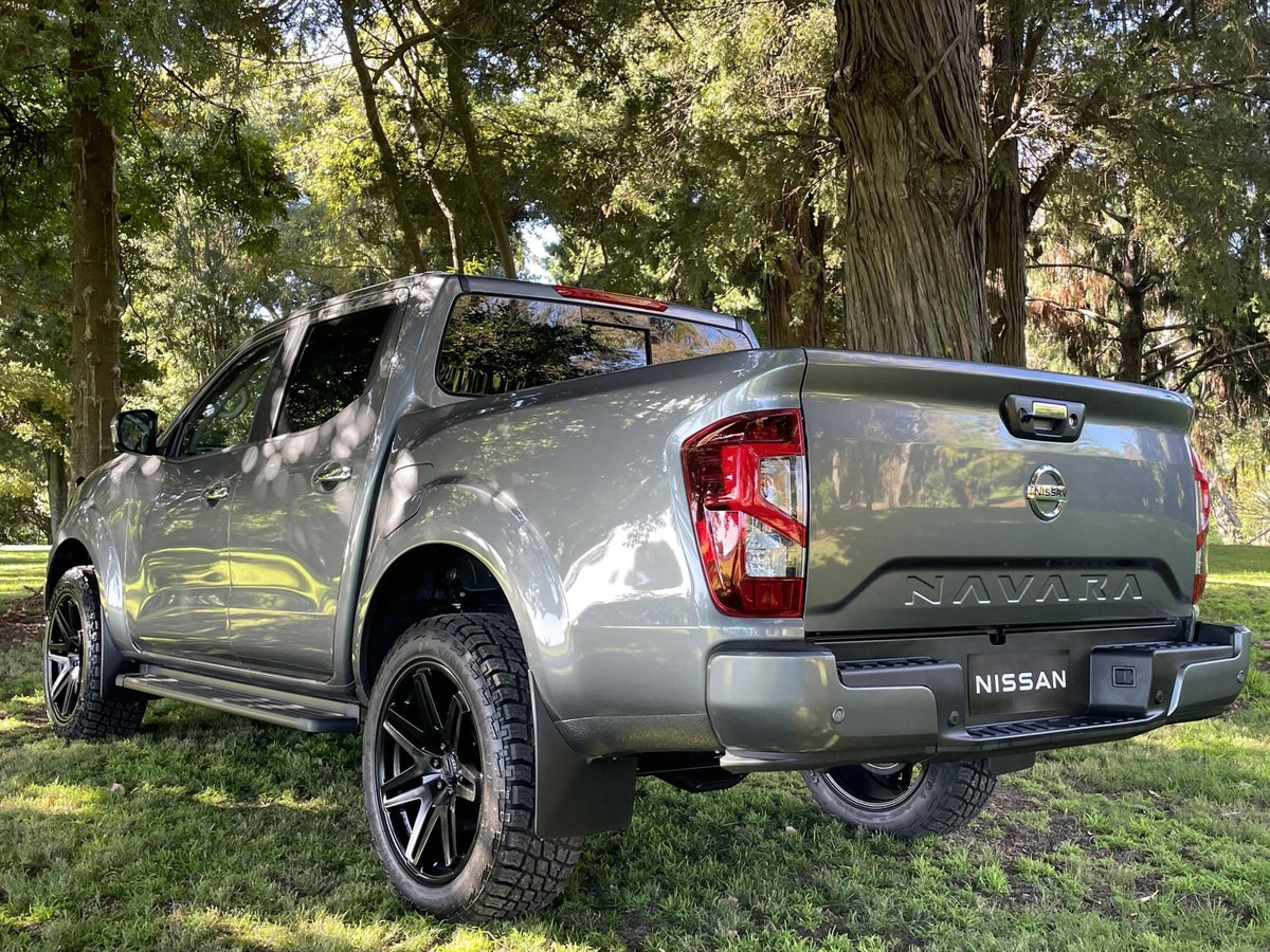 Nissan Navara (2023) on BGW Capone