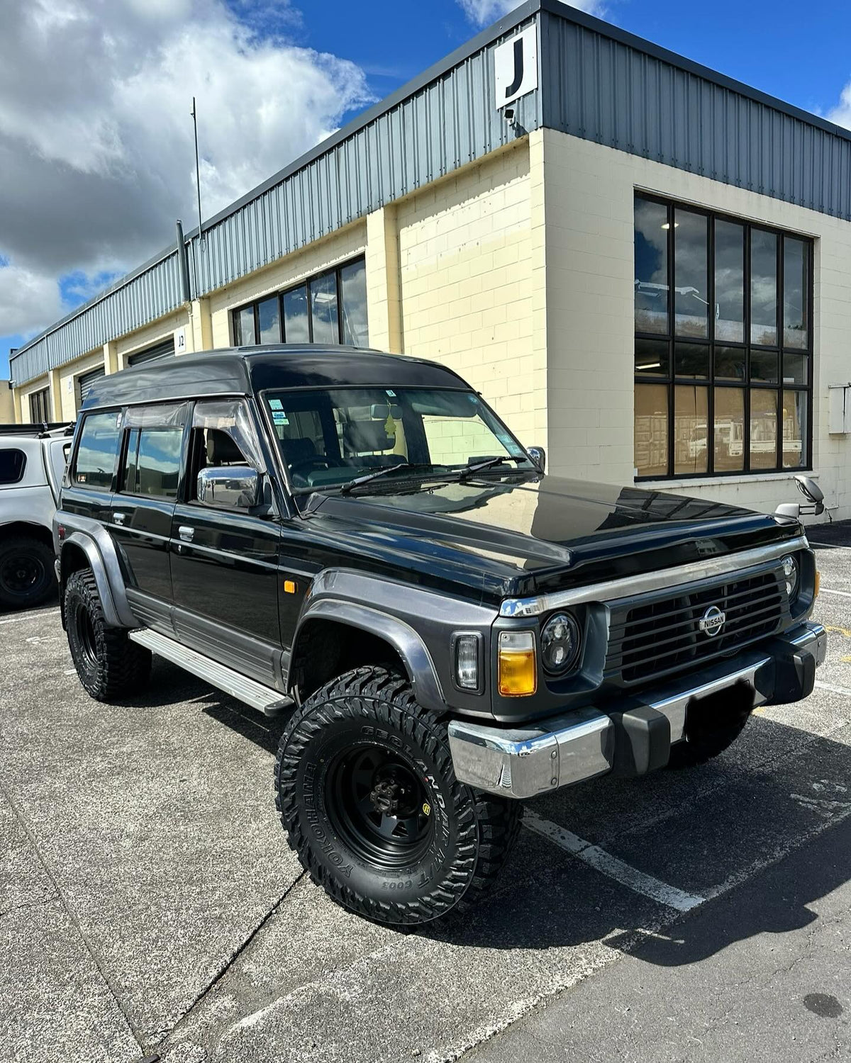 Nissan Patrol Y60/GQ (1995) on ROH Blak Trak