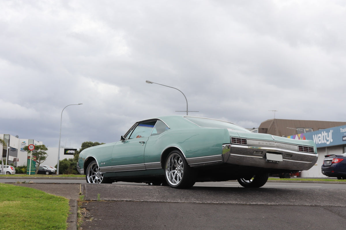 Oldsmobile Delta 88 (1966) on Ridler R650