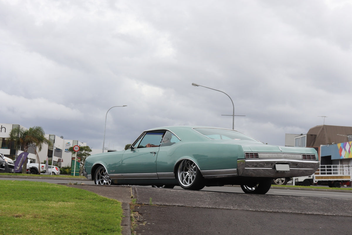 Oldsmobile Delta 88 (1966) on Ridler R650