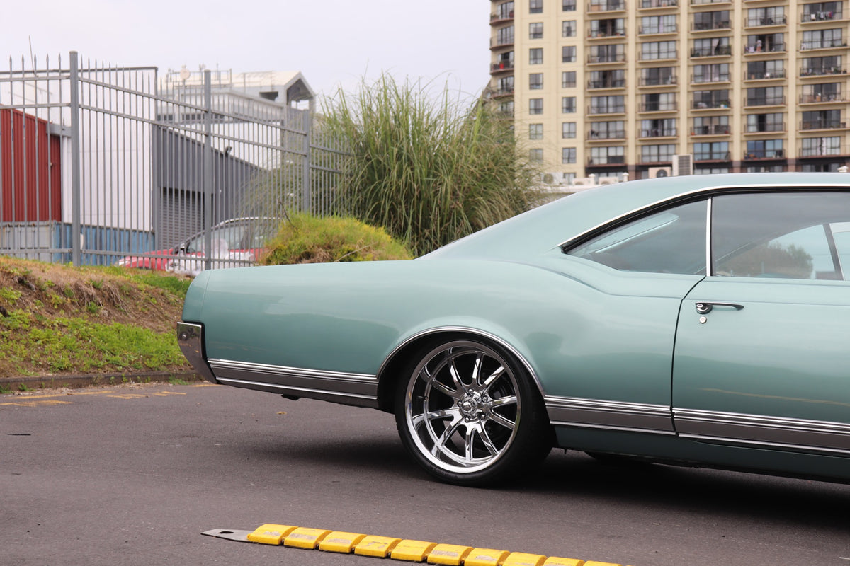 Oldsmobile Delta 88 (1966) on Ridler R650