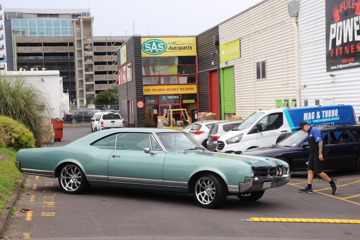 Oldsmobile Delta 88 (1966) on Ridler R650