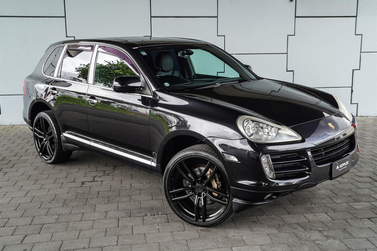 Porsche Cayenne (2007) on Covert CV3