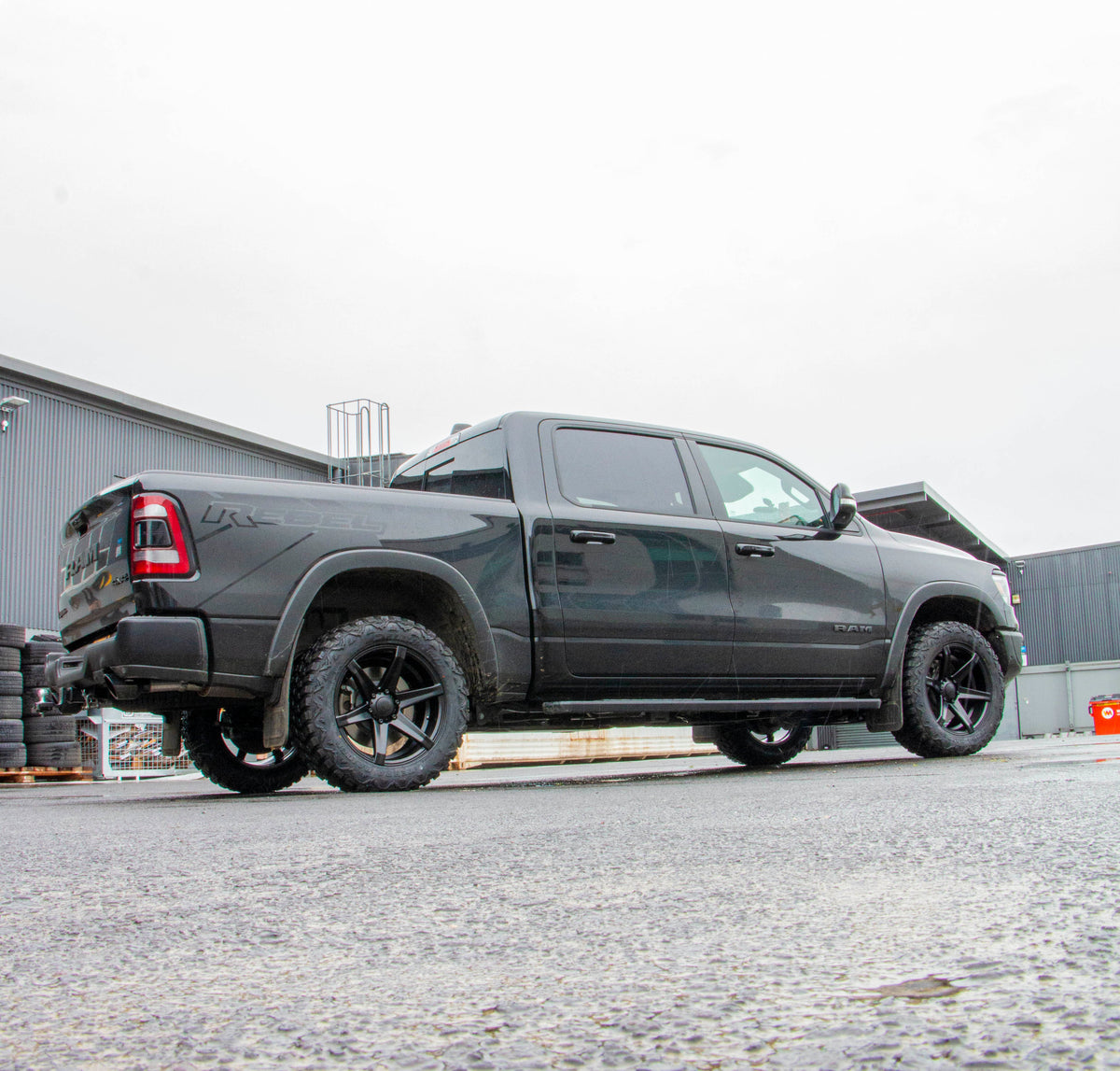 RAM 1500 Rebel (2018) on Covert RV2