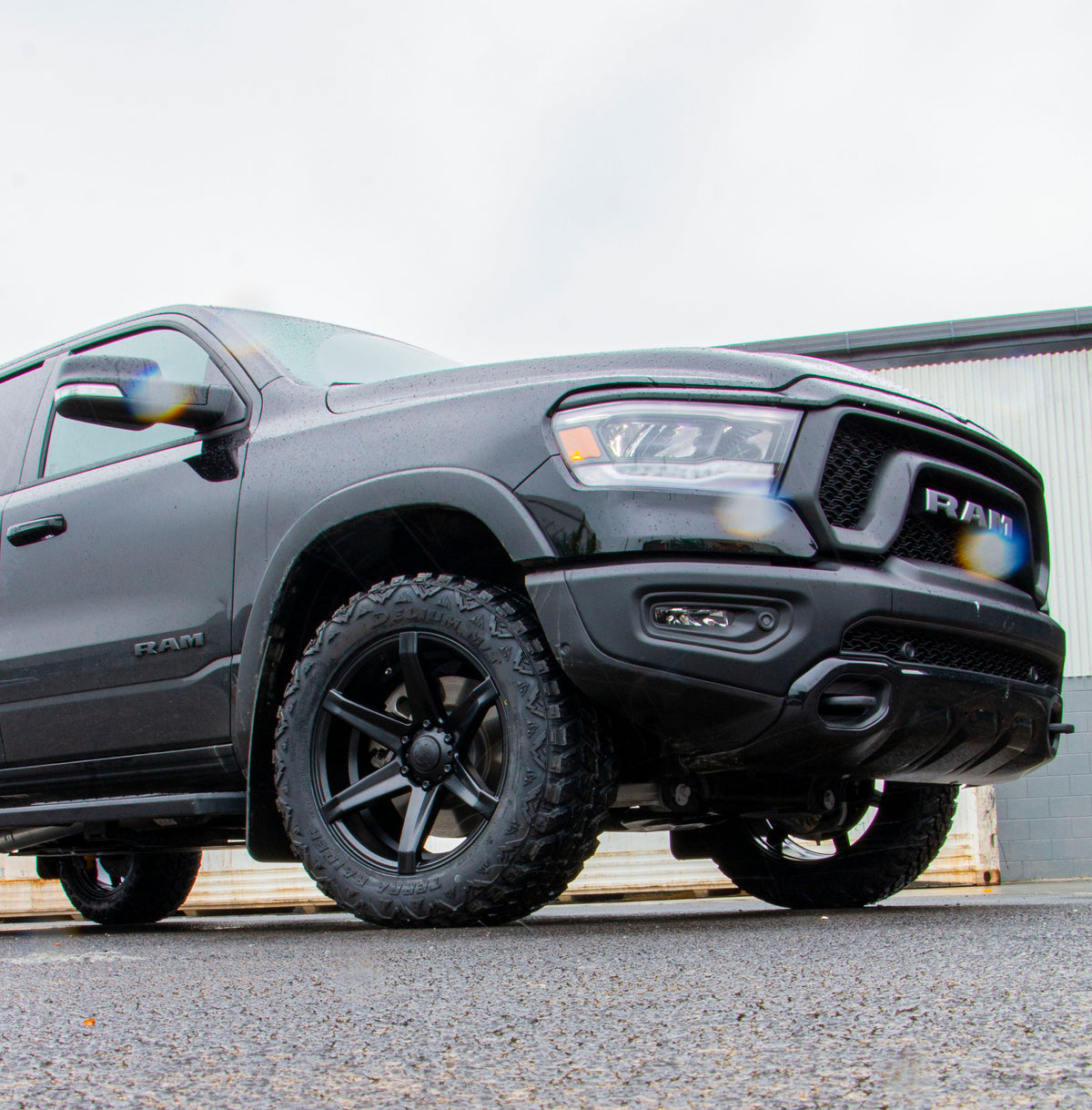 RAM 1500 Rebel (2018) on Covert RV2