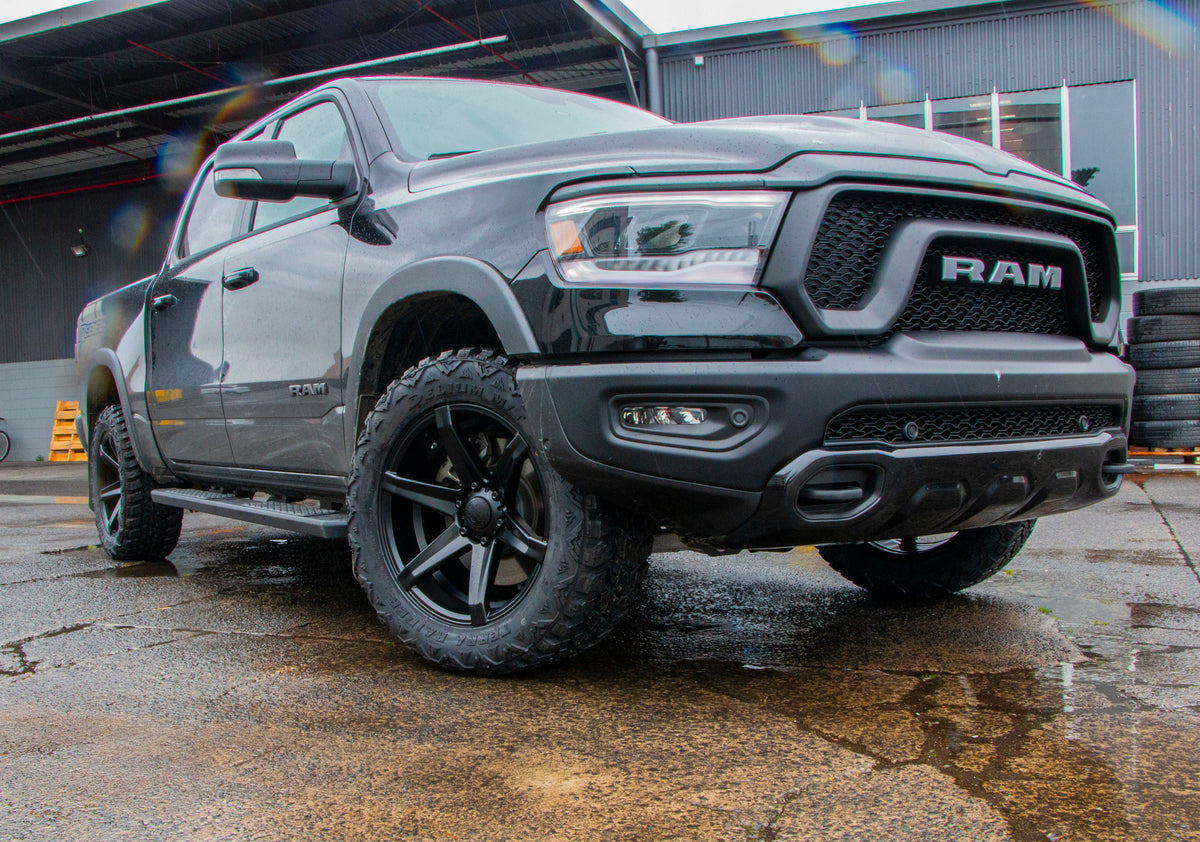 RAM 1500 Rebel (2018) on Covert RV2