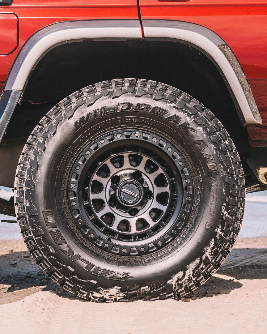 Toyota Land Cruiser 76 Series on ROH Assault