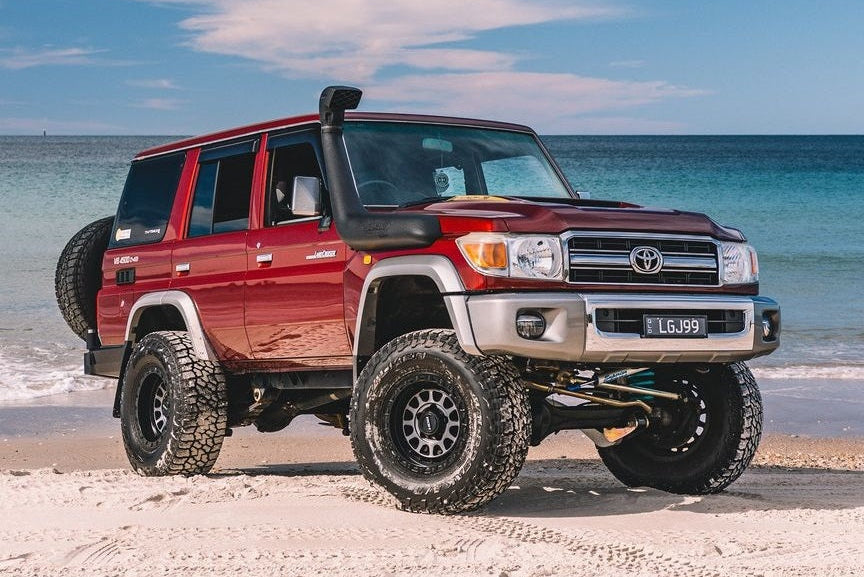 Toyota Land Cruiser 76 Series on ROH Assault