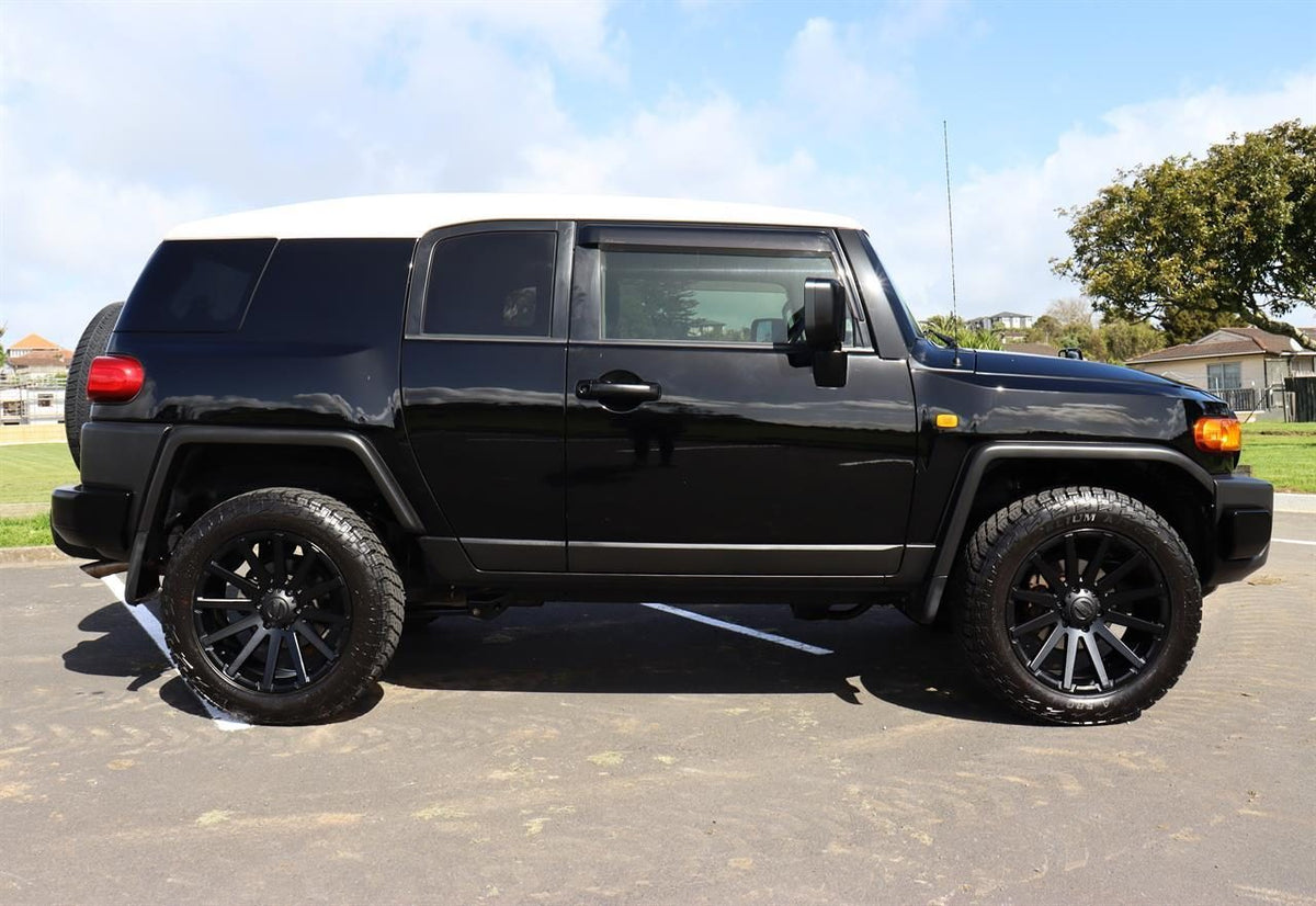 Toyota FJ Cruiser (2012) on BGW Cruze