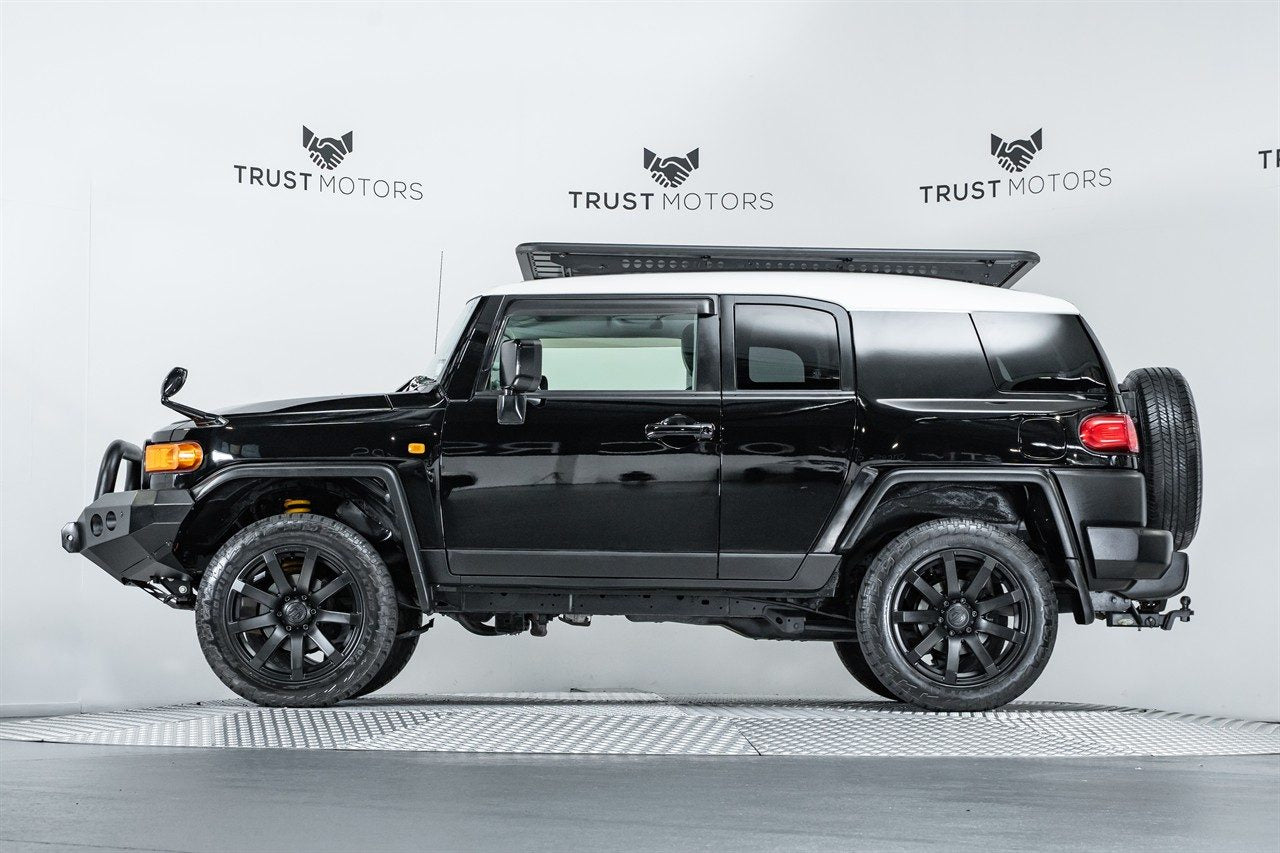 Toyota FJ Cruiser (2012) on Covert RV3