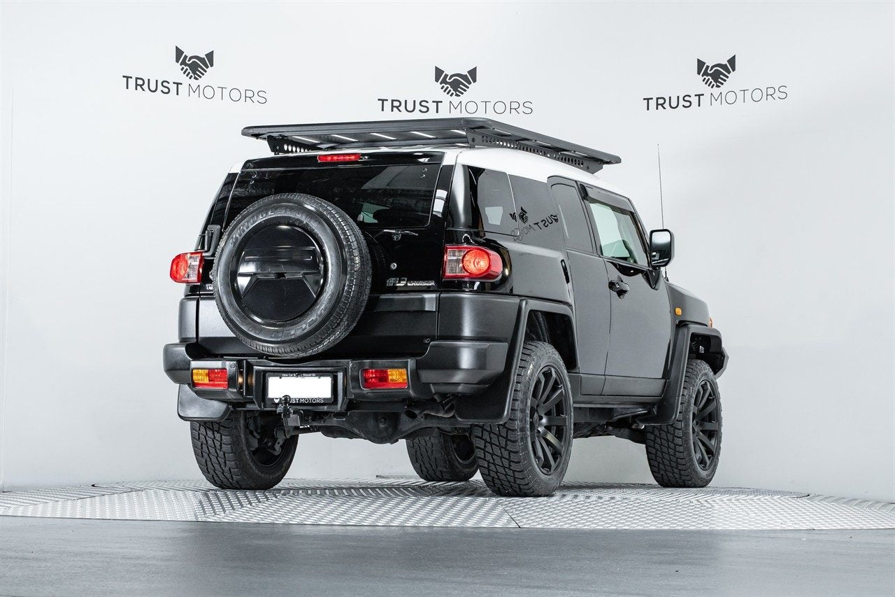 Toyota FJ Cruiser (2012) on Covert RV3