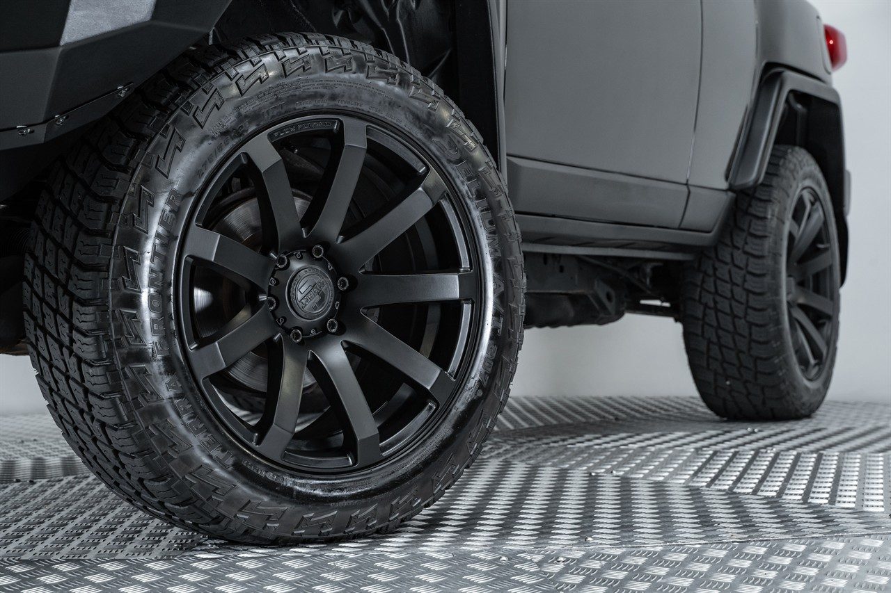 Toyota FJ Cruiser (2012) on Covert RV3