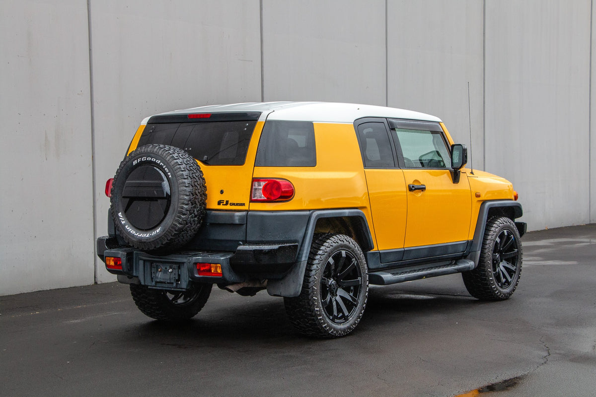 Toyota FJ Cruiser on Covert RV3
