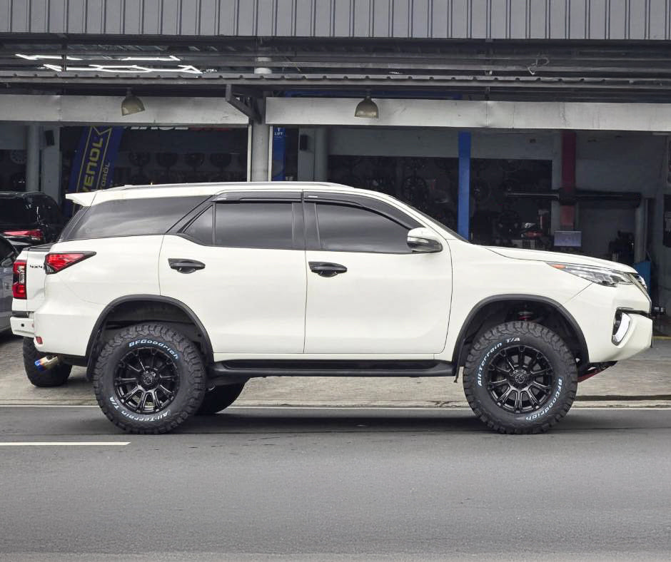 Toyota Fortuner (2019) on Black Rhino Diamondback
