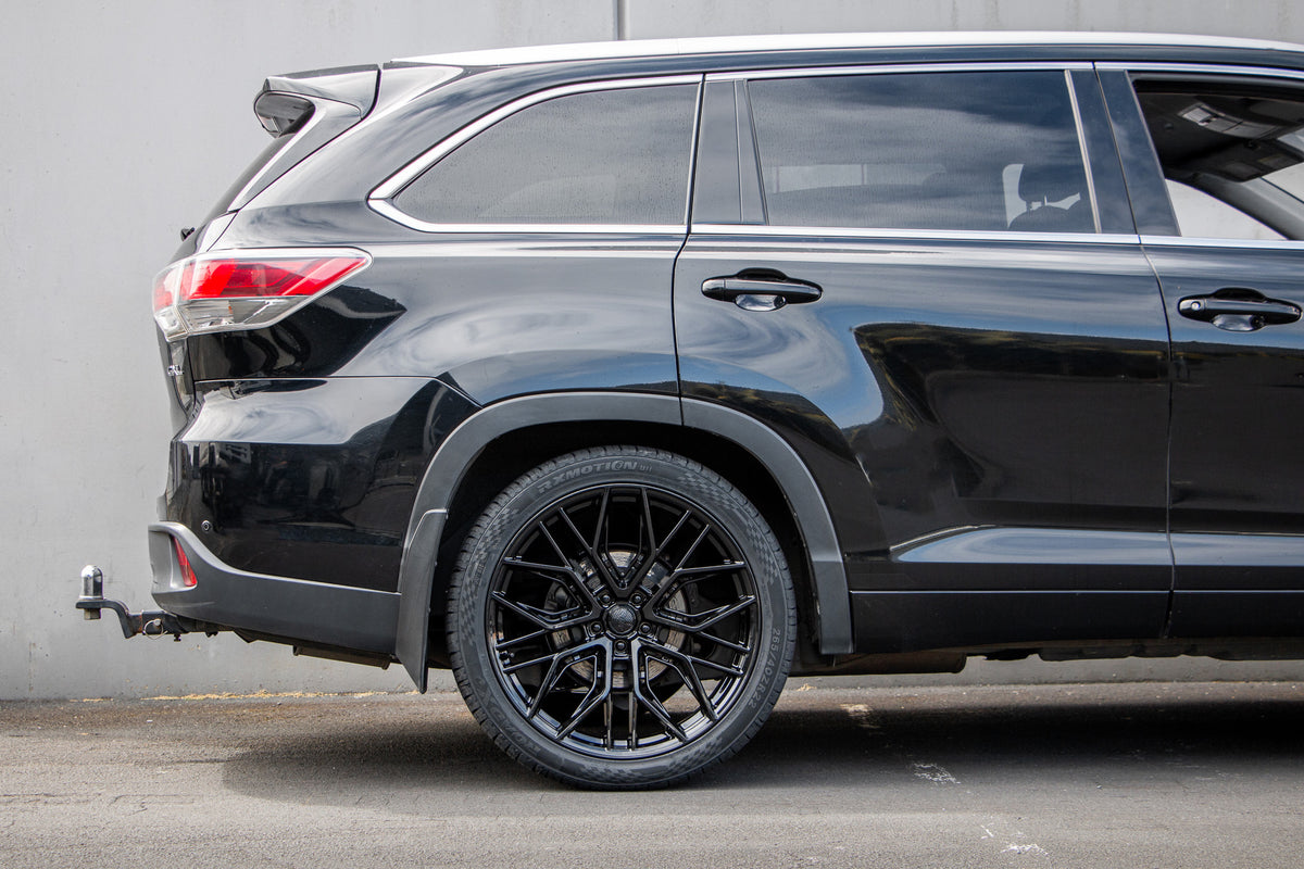 Toyota Highlaner (2014) on BGW Modena