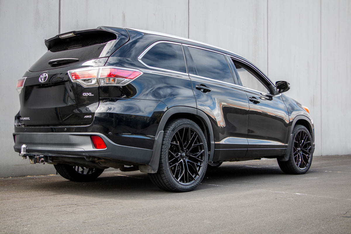 Toyota Highlaner (2014) on BGW Modena