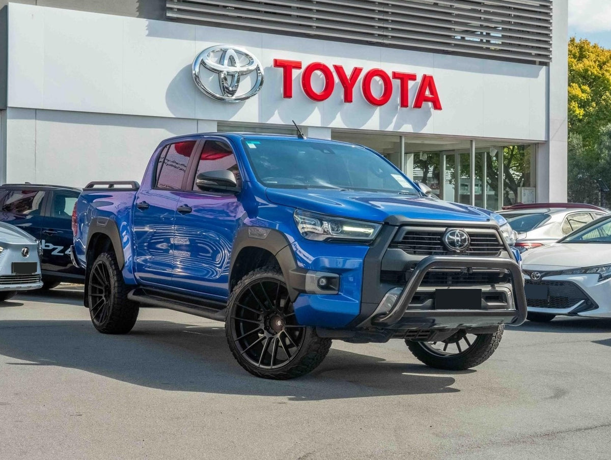 Toyota Hilux SR5 Cruiser (2022) on BGW Shadow