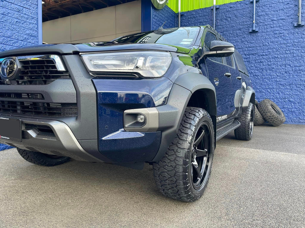 Toyota Hilux SR5 Cruiser (2023) on BGW Escobar