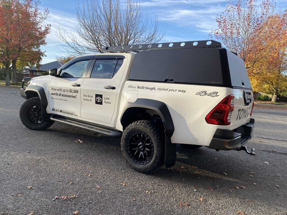 Toyota Hilux SR5 Cruiser (2025) on ROH Raid