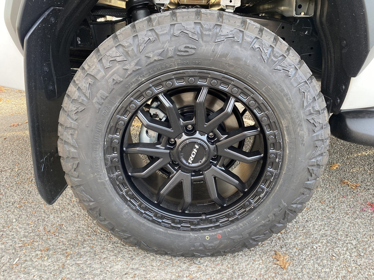 Toyota Hilux SR5 Cruiser (2025) on ROH Raid