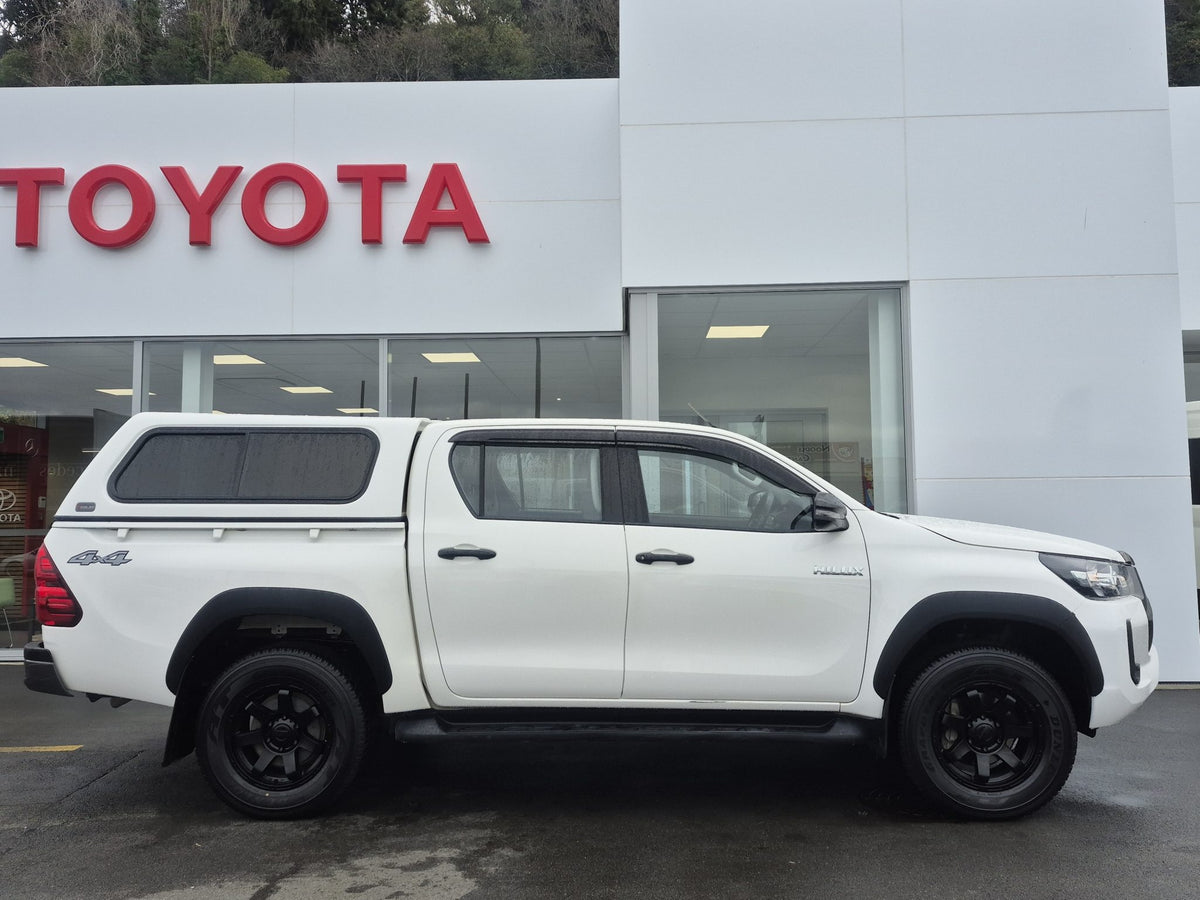 Toyota Hilux SR (2022) on BGW Bandit