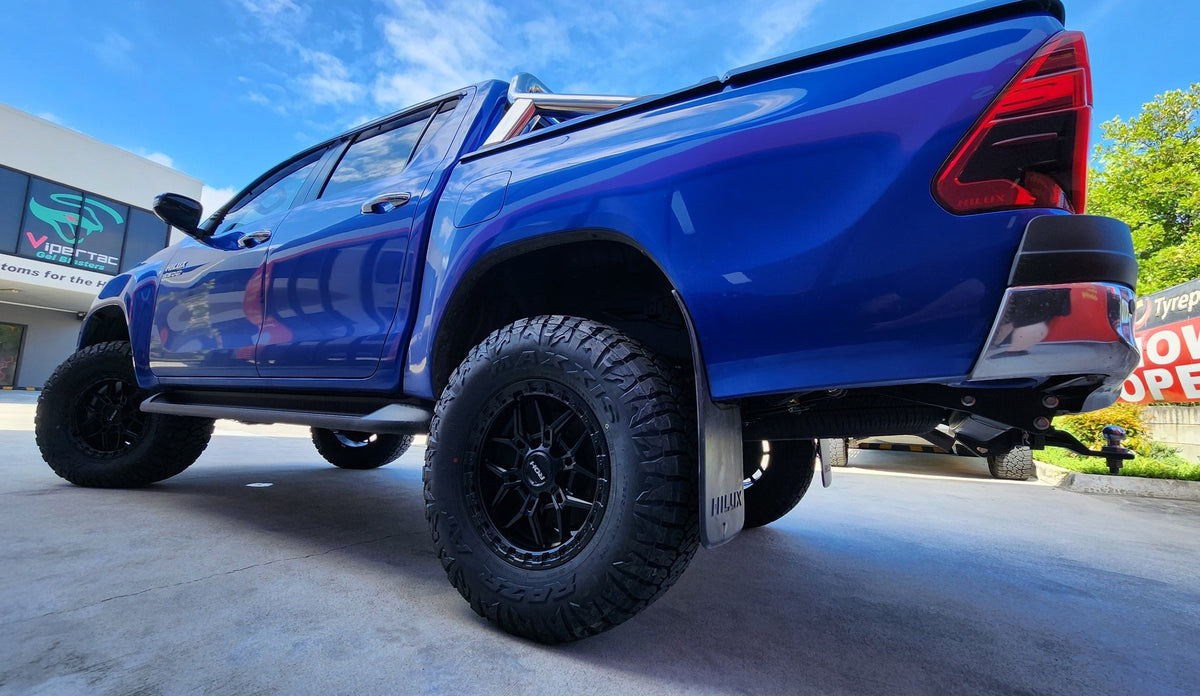 Toyota Hilux on ROH Axe